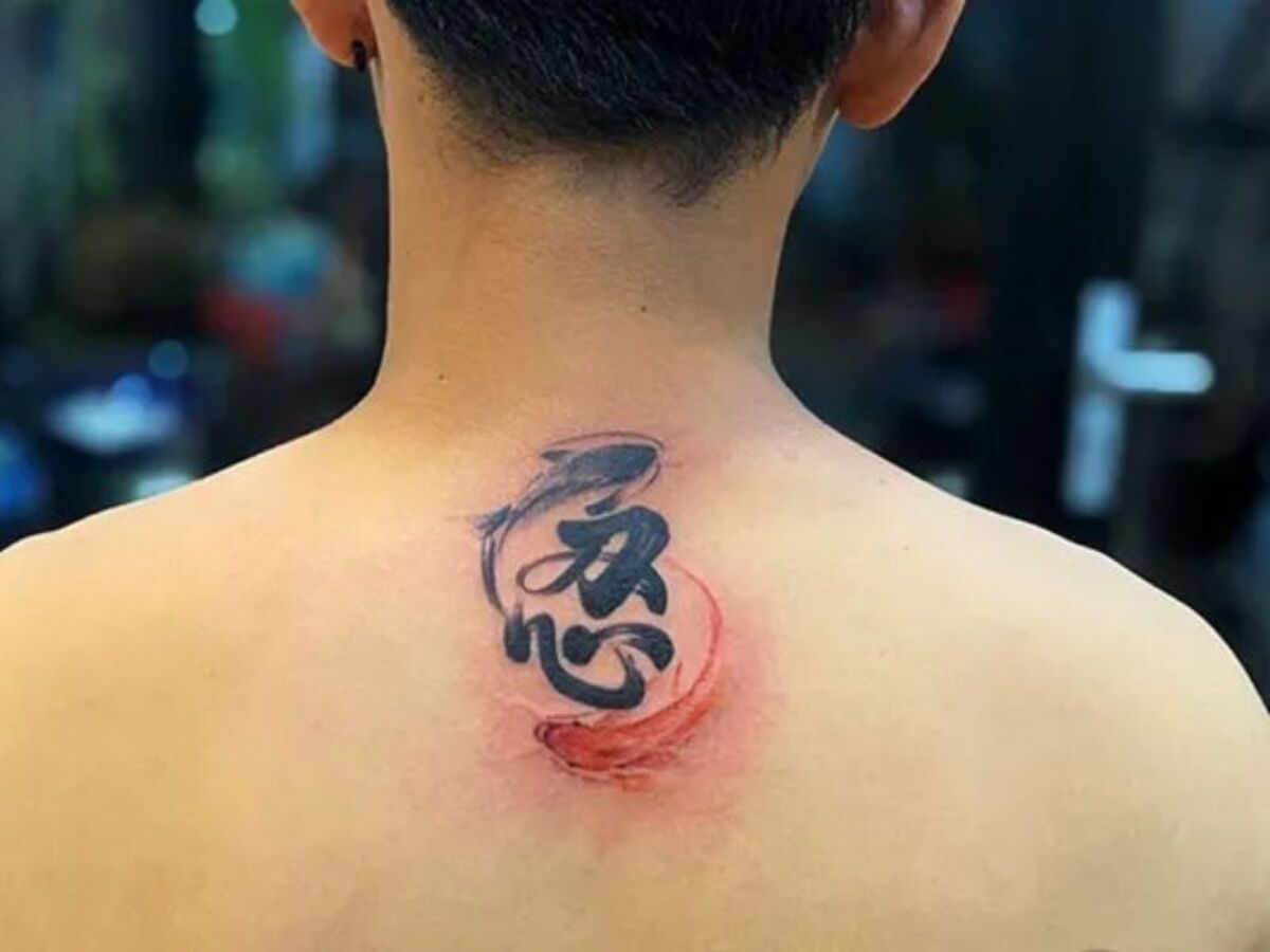 Tattoo chữ Nhẫn cùng chú cá chép đỏ bắt mắt