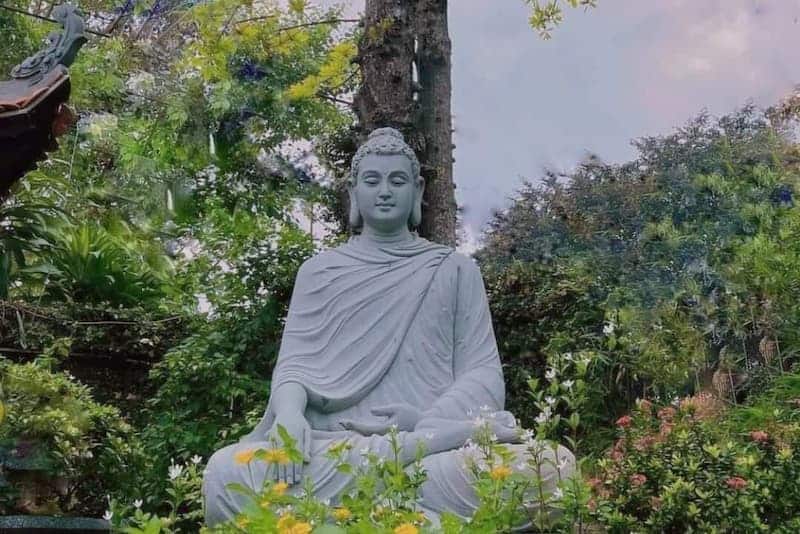 Mơ thấy tượng Phật bằng đá là lời nhắc nhở nên tĩnh tâm trước mọi việc