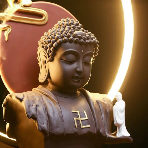 Mơ gặp tượng Phật Tổ Như Lai không chỉ là một điềm lành, mà nó còn là dấu hiệu của sự giác ngộ và thông thái