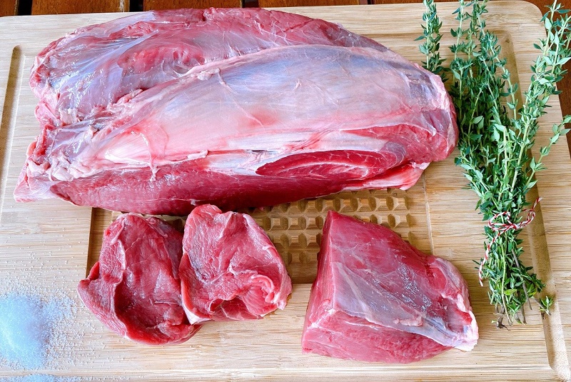 Lựa chọn phần thịt bò tươi ngon để món ăn thêm phần hấp dẫn