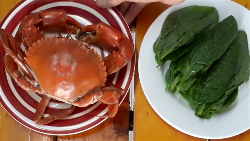Cách nấu cháo cua biển ngon với rau mồng tơi