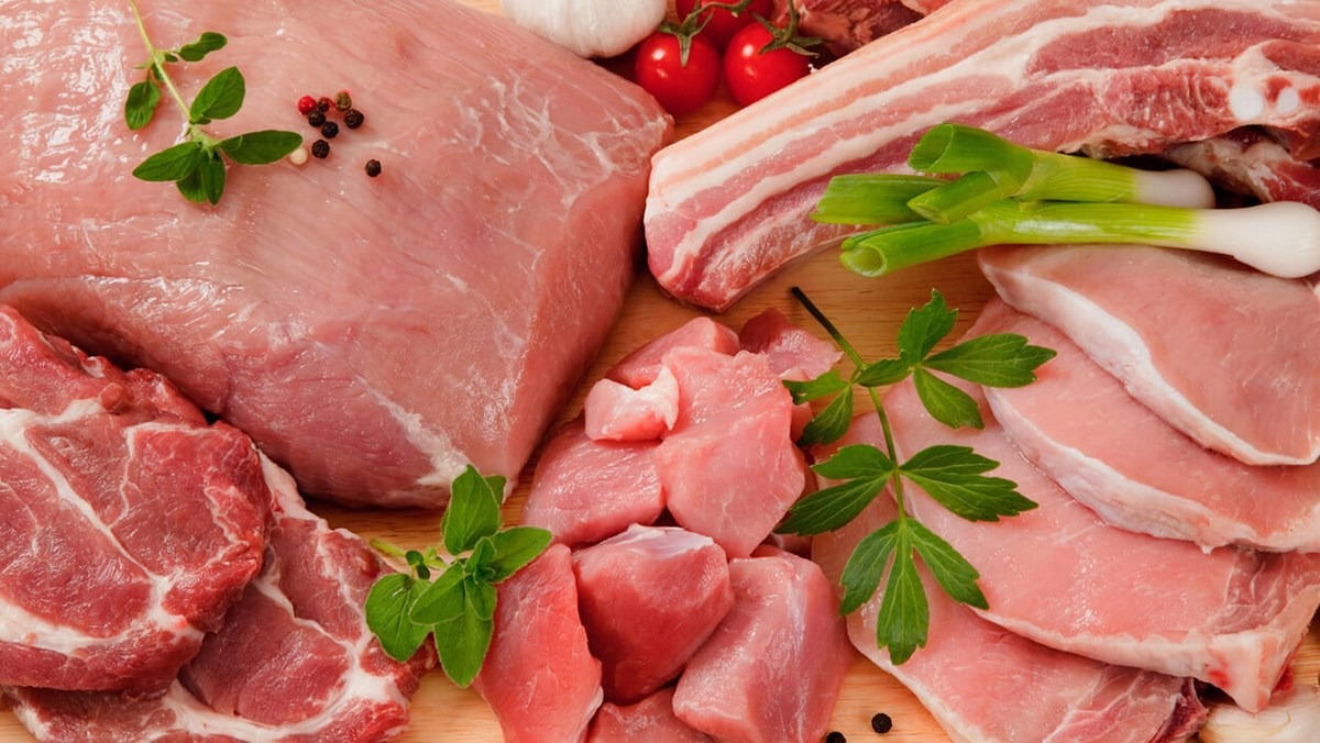 Ba mẹ cũng cần chú ý thêm về liều lượng thịt lợn sử dụng trong quá trình nấu cháo cho bé