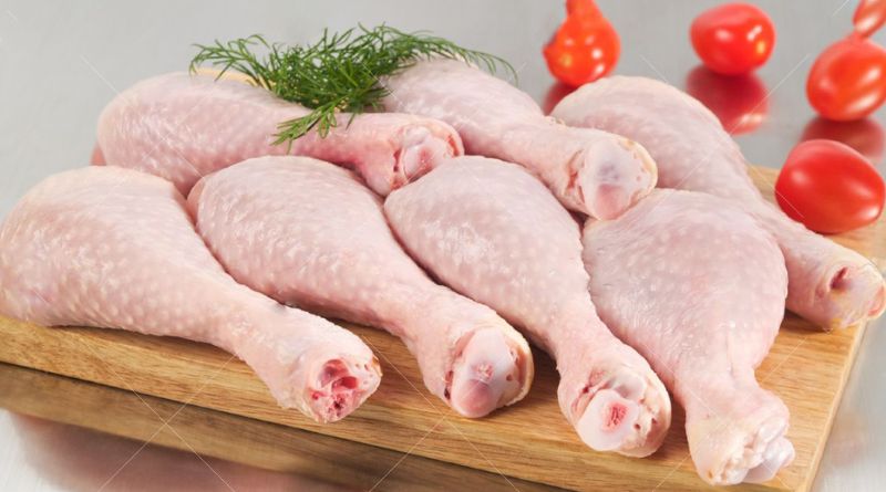 Cần chế biến thịt gà kỹ trước khi ăn