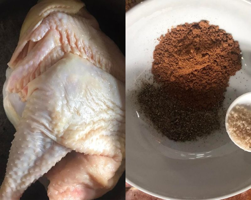 Bạn nên dùng muối tinh đế chà xát các mặt của gà để làm sạch và khử mùi tanh