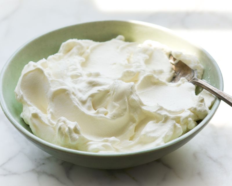 Không nên mua những loại whipping cream không rõ nguồn gốc, hạn sử dụng