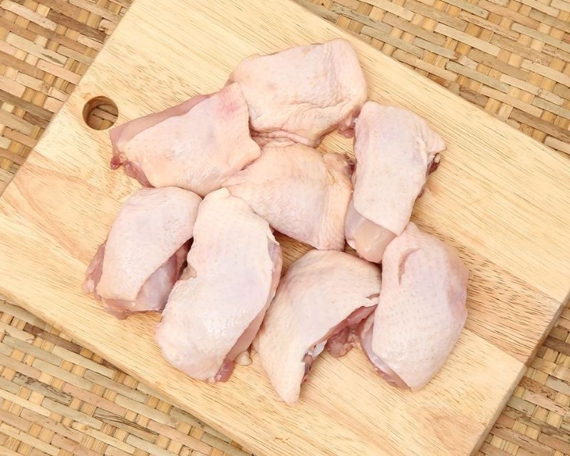 Dinh dưỡng có trong 100g thịt má đùi gà