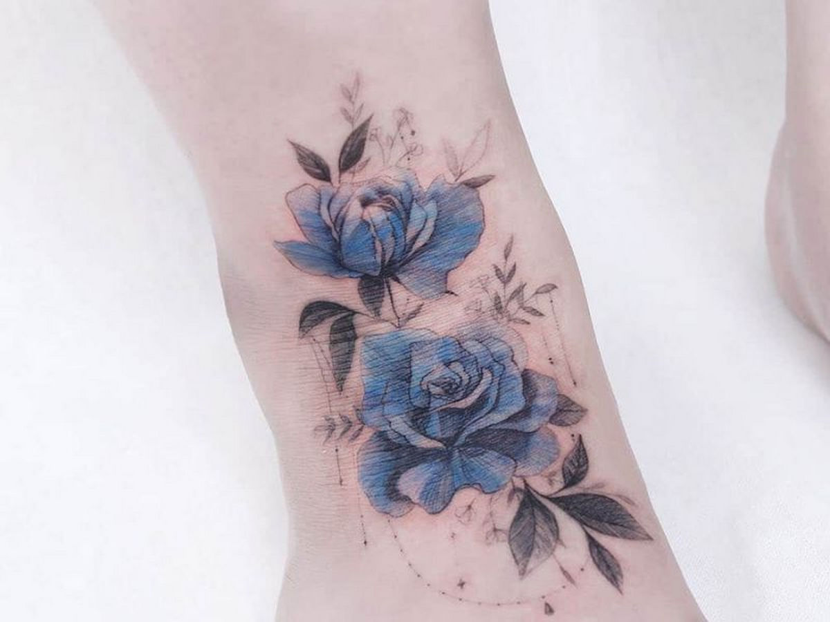 Hình vẽ xăm hoa hồng xanh độc lạ cho phái đẹp