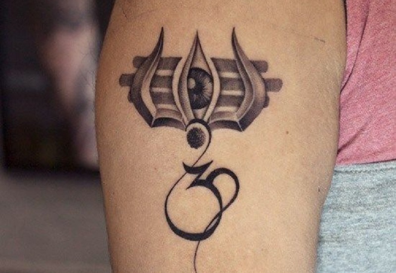 Mắt thần Shiva cùng hình xăm chữ Om
