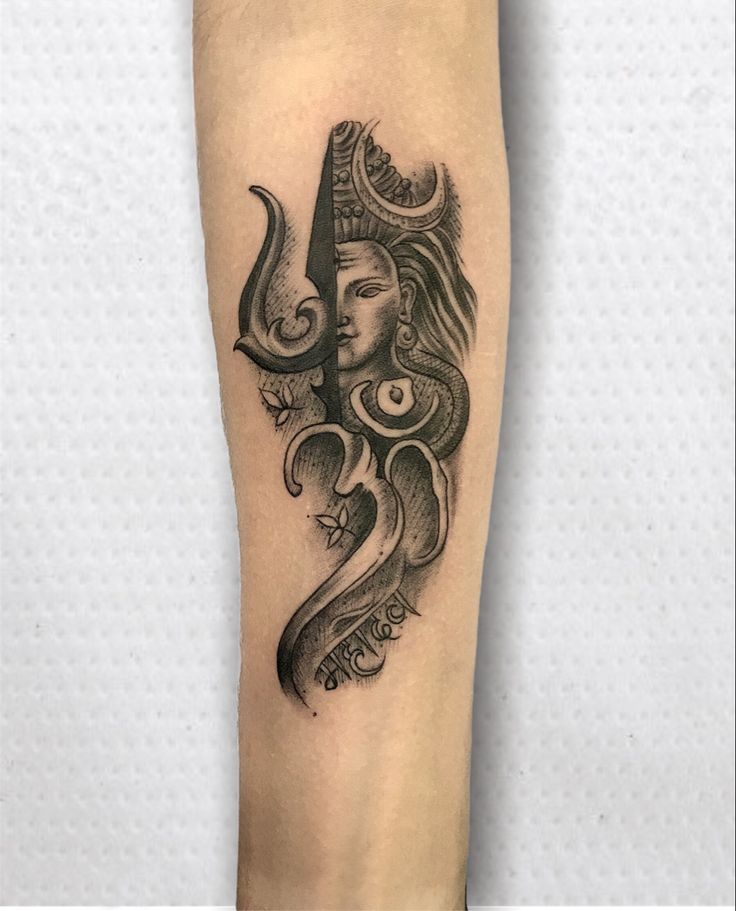 Thần Shiva cùng biểu tượng chữ Om đầy ý nghĩa