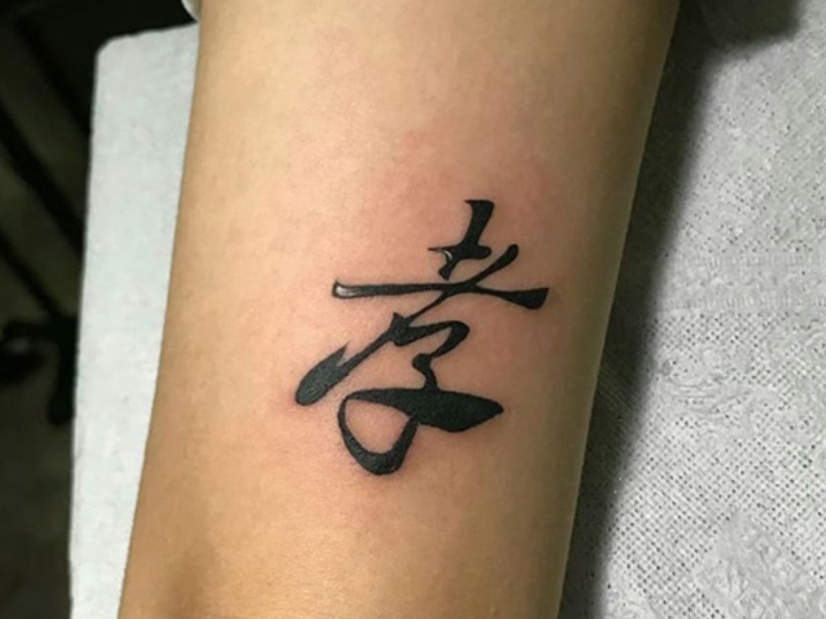 Xăm hình chữ Trung Quốc chữ Hiếu độc đáo ở tay