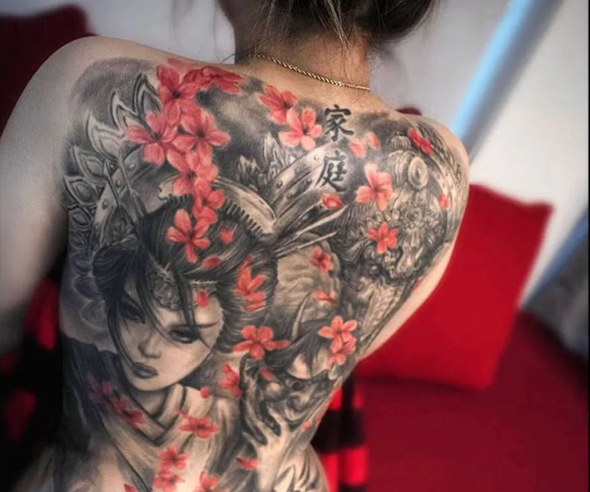 Geisha tattoo cùng hoa anh đào full lưng cực phẩm cho nữ