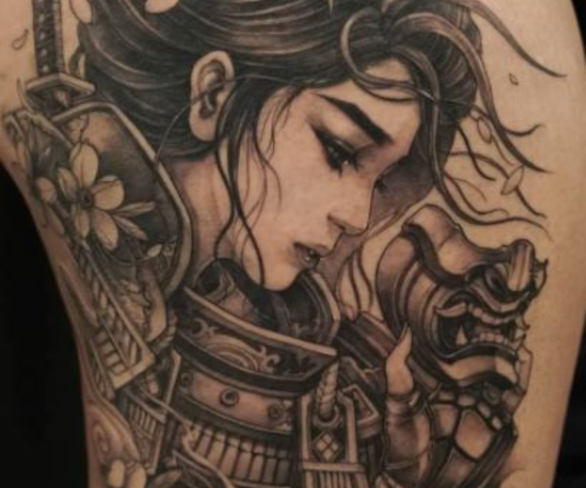 Mẫu tattoo cô gái Nhật mặc áo giáp samurai đầy mạnh mẽ