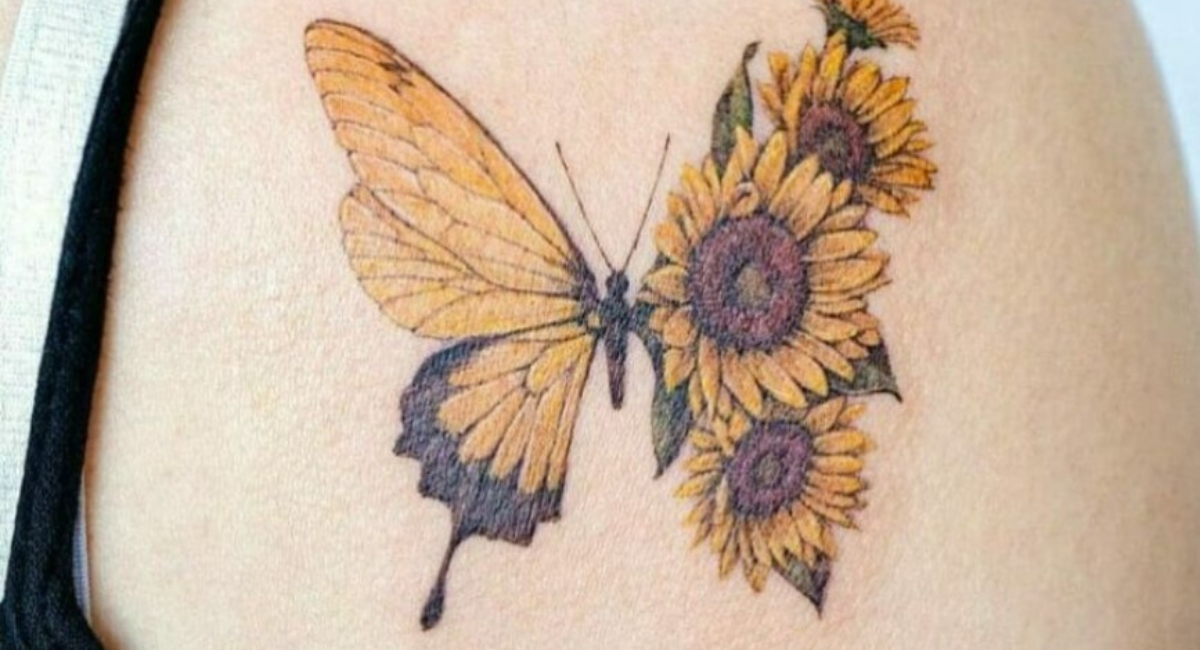Một hình xăm bướm vàng cùng hoa hướng dương