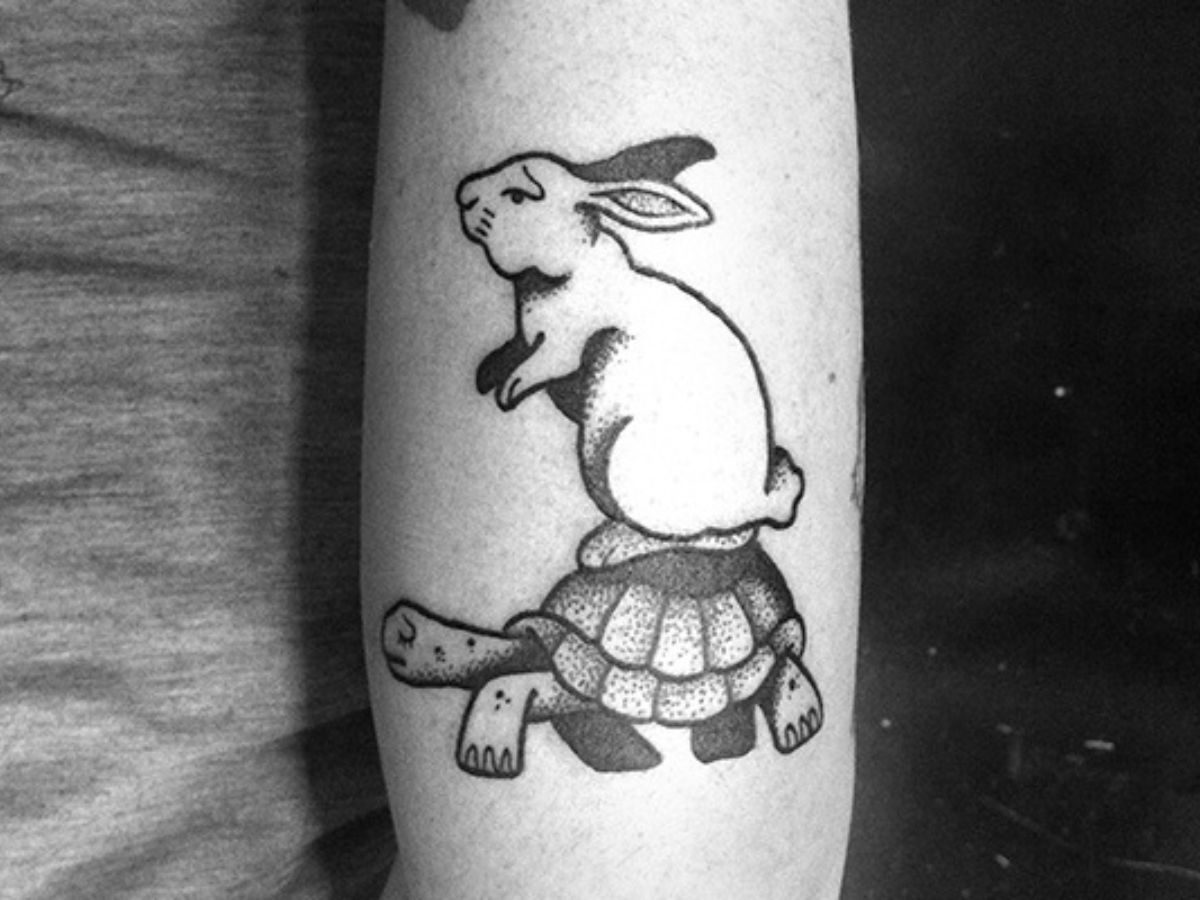Ý tưởng tattoo con thỏ và rùa đơn giản nhưng cực đẹp