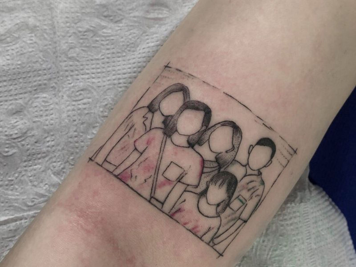 Mẫu tattoo gia đình nhỏ xinh cực yêu với 5 thành viên