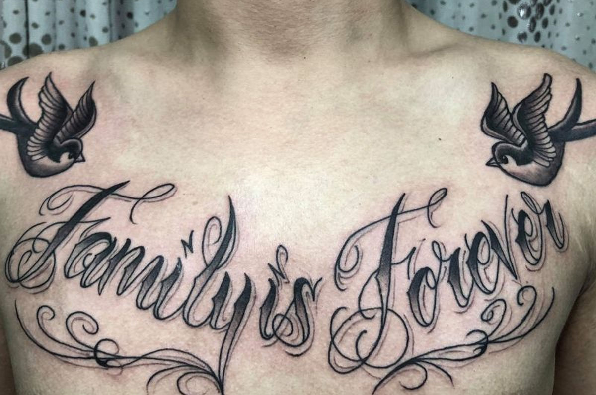 Hình xăm chữ gia đình đầy nghệ thuật qua bàn tay người nghệ nhân tattoo