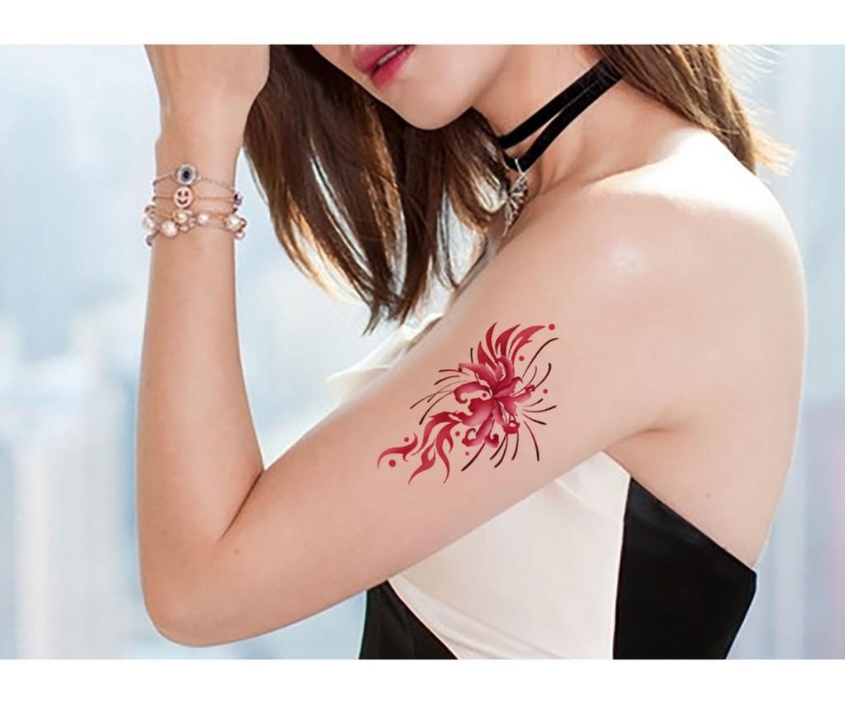 Mẫu tattoo hoa bỉ ngạn đỏ cực chất trên bắp tay