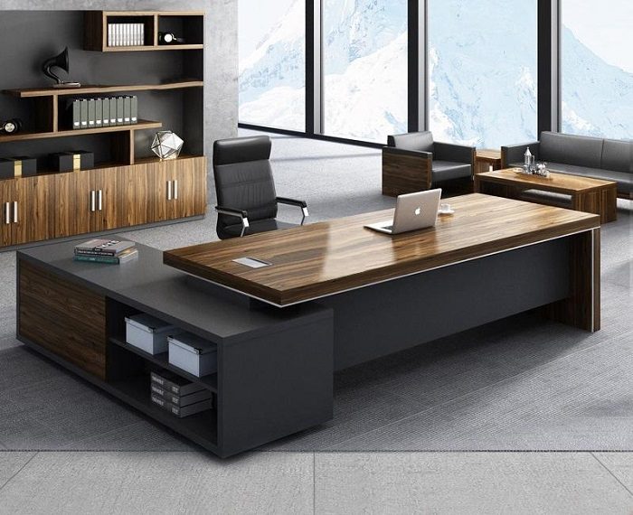 Kích thước bàn làm việc cần cân xứng với không gian văn phòng