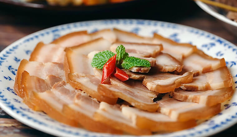 Thịt ngâm mắm là món ăn luôn có trong mâm cỗ Tết của người miền Trung