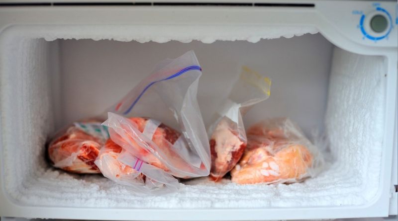 Để bảo quản tai heo trong tủ lạnh, bạn cần phải bọc kín sản phẩm
