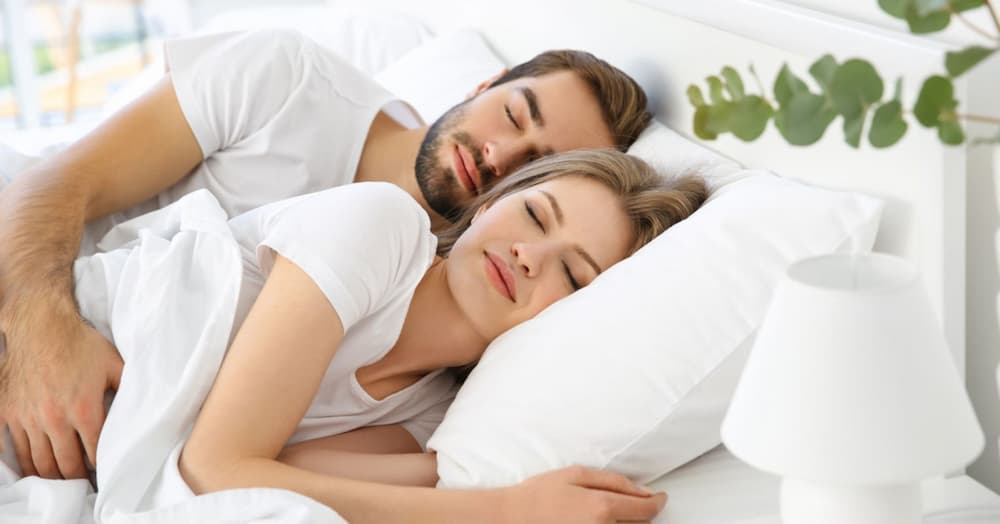 Thay đổi vị trí nằm ngủ của hai vợ chồng giúp hoá giải nhiều xung khắc