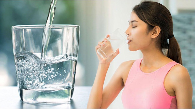 Uống nước đúng cách để tránh tăng cân dịp Tết