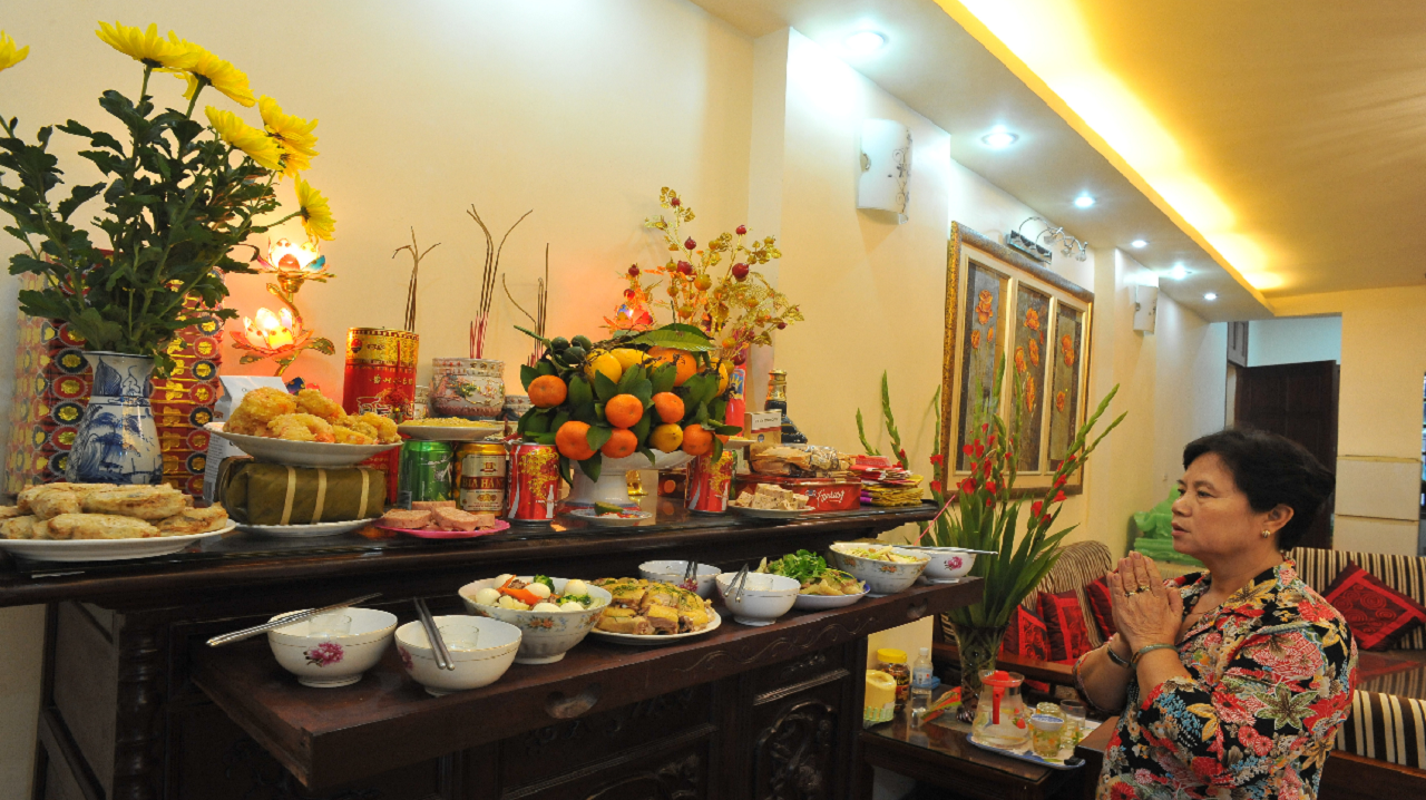 Cúng Tất niên là phong tục lâu đời của người Việt dịp Tết cổ truyền