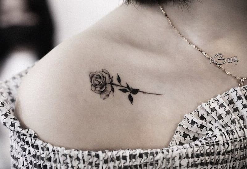 Hình xăm hoa hồng đen. Xăm hình bấm TRUY CẬP để liên hệ | Mini tattoos,  Leaf tattoos, Maple leaf tattoo