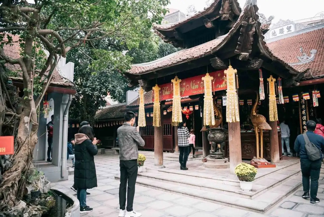 Bạn nên tìm hiểu kỹ ngày Tết Giáp Thìn 2024 đi cầu duyên ở chùa Hà cần những gì để chuẩn bị tốt, thể hiện sự thành tâm