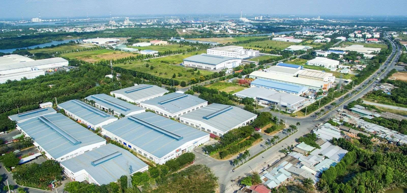 Hà Nội là nơi tập trung của nhiều khu công nghiệp lớn nhỏ với đa dạng ngành nghề