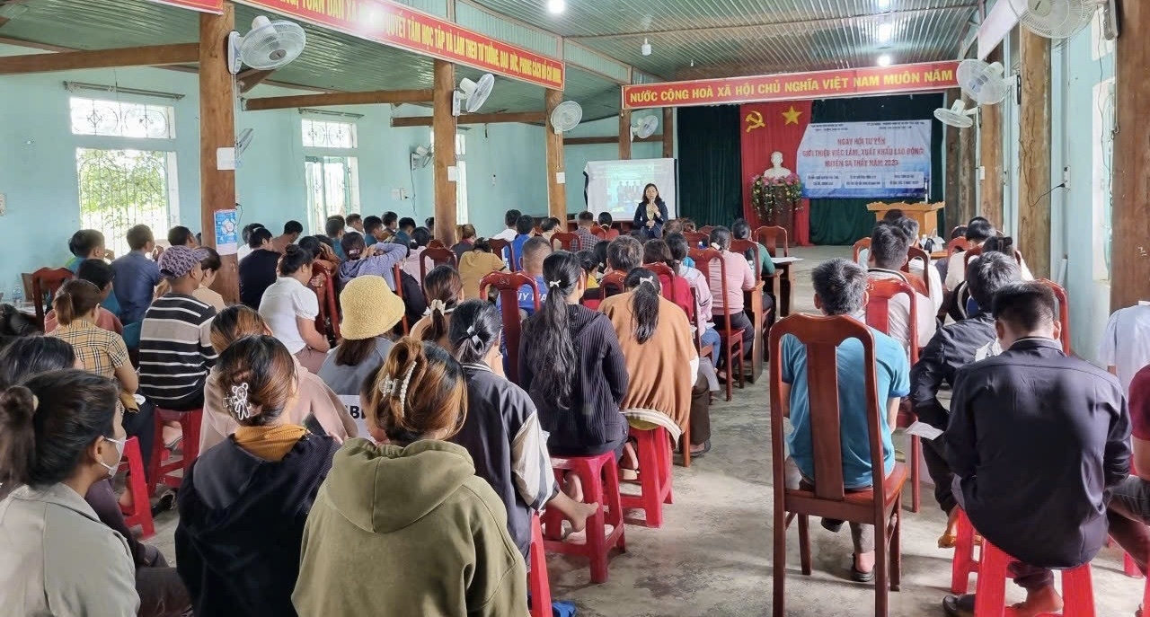 Những yếu tố ảnh hưởng đến mức lương nhân viên tại tỉnh Kon Tum 