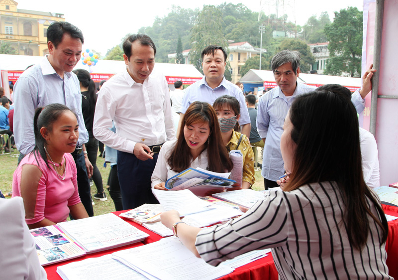  Tỉnh Hà Giang đang đẩy mạnh việc xây dựng cơ chế, chính sách hỗ trợ các cơ sở sản xuất kinh doanh dịch vụ có khả năng tạo ra nhiều việc làm mới