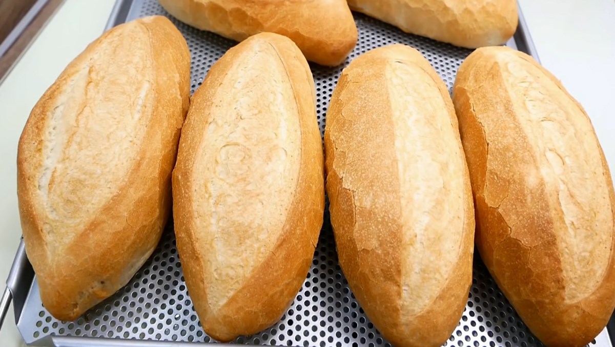Trong 100g bánh mì không thường có hơn 260 calo