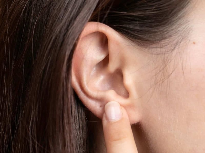 Ngứa tai trái là điềm gì ở nam và nữ? Tốt hay xấu?