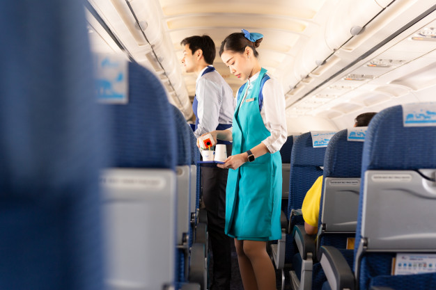 Bảo Bình thích hợp làm tiếp viên hàng không vì phong thái tự tin và sự tốt bụng 