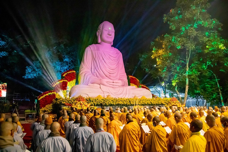 Không khí trang trọng của buổi lễ kỷ niệm ngày Đức Phật thành đạo
