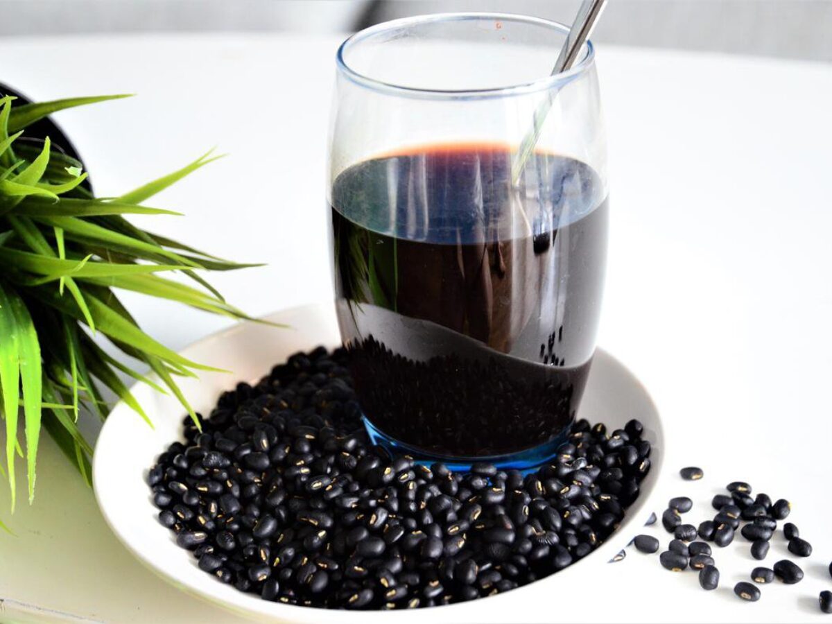 Uống nước đỗ đen giúp giảm huyết áp 