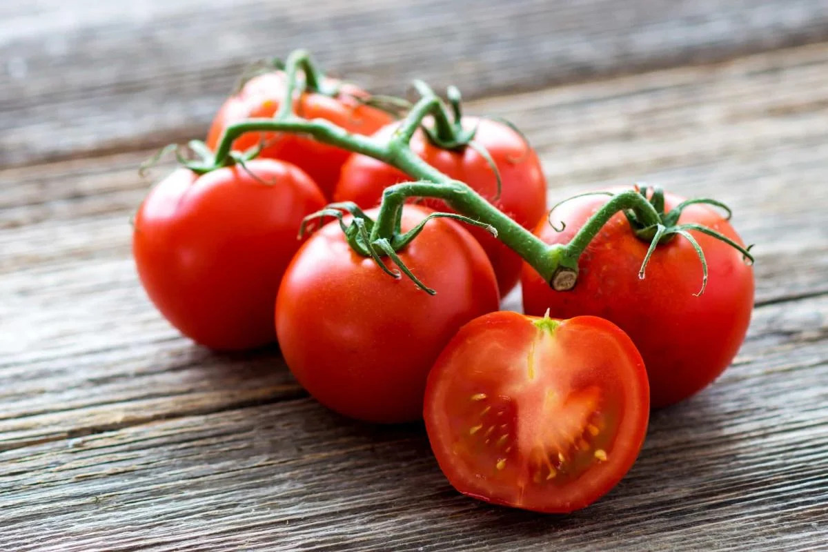 Cà chua cũng là loại thực phẩm không nên kết hợp cùng khoai lang