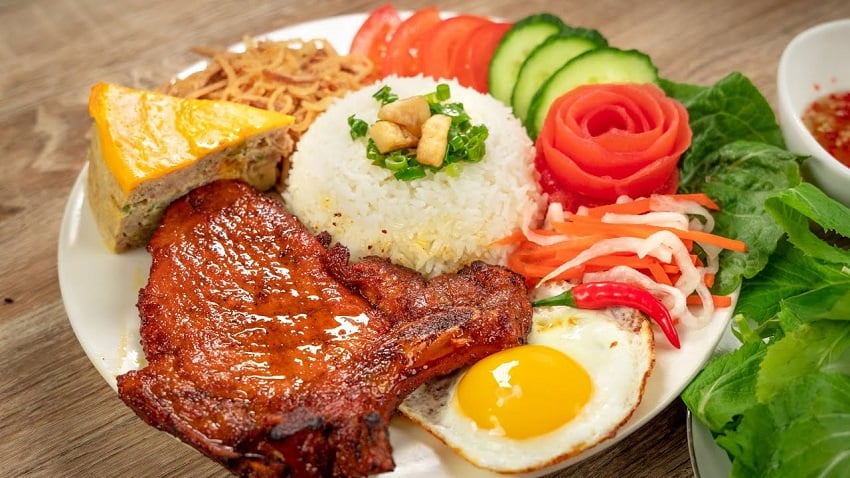 Cơm tấm Sài Gòn - món ăn miền Nam nổi tiếng 