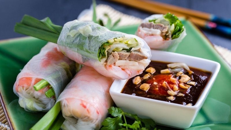 Gỏi cuốn một trong những món ăn vặt Sài Gòn nổi tiếng