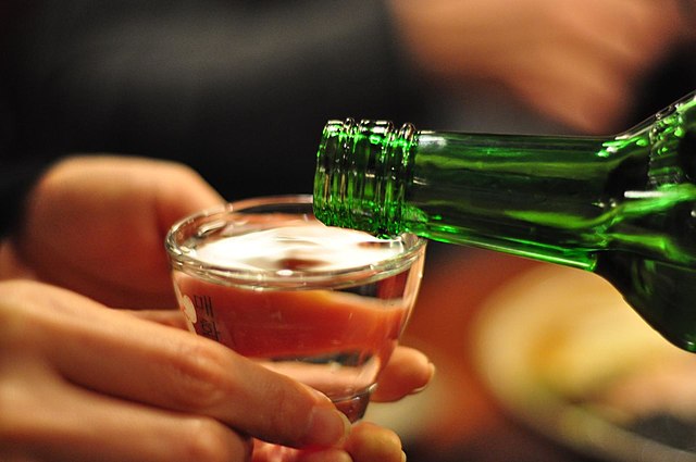 Rượu soju có giá thành khoảng 50.000 - 70.000 đồng/chai