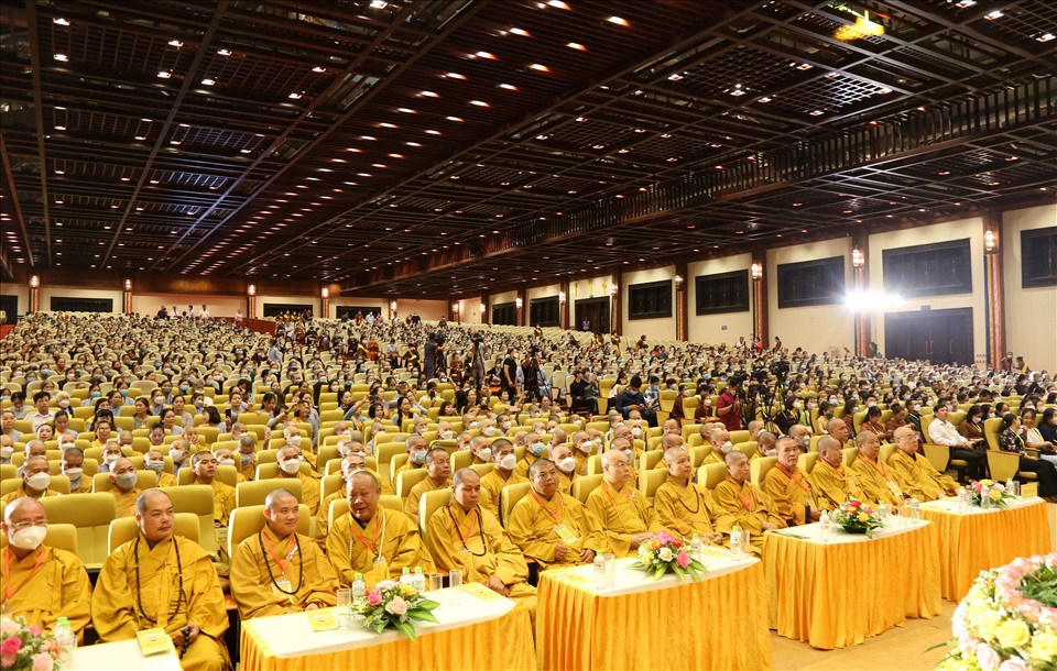 Hàng nghìn Phật tử hành hương tại lễ Phật Đản chùa Bái Đính 