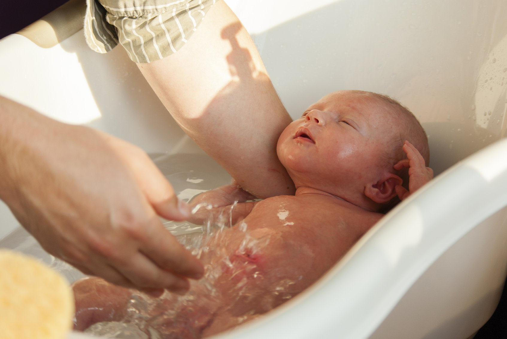 Nhiều mẹ quan tâm đến cách nấu nước gừng tắm cho bé nhưng không phải ai cũng để ý xem bé bao nhiêu tháng tuổi mới có thể sử dụng