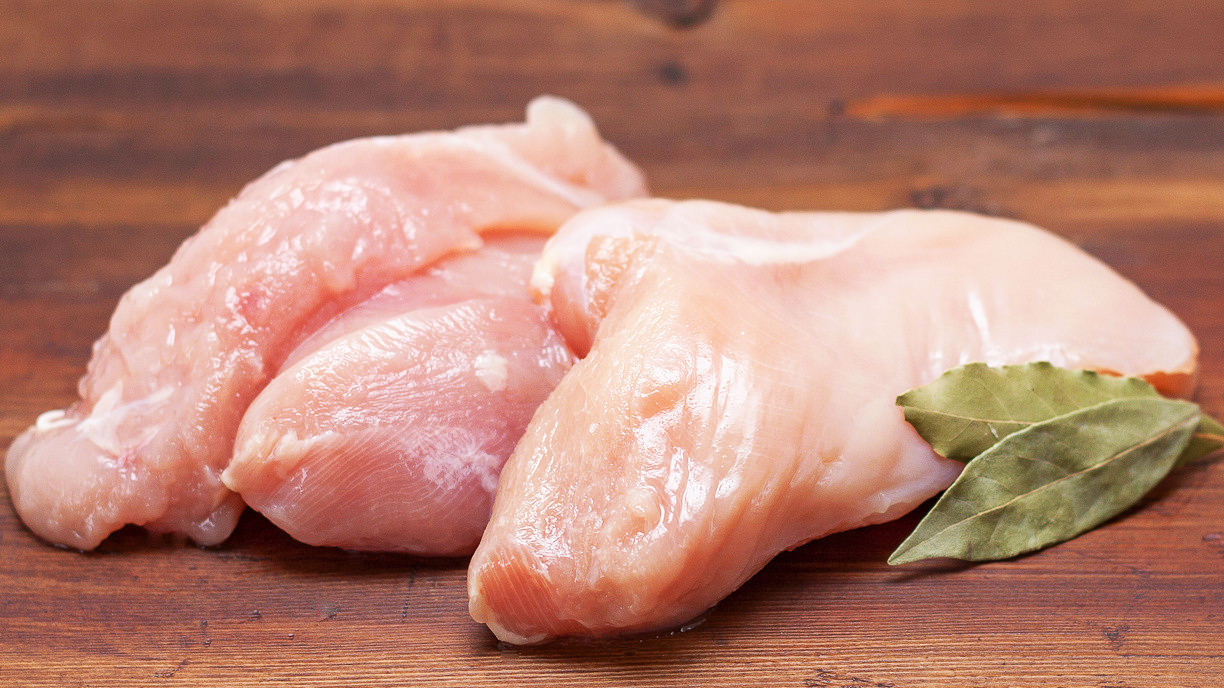 Chọn được gà tươi ngon cũng sẽ giúp món ăn có hương vị hấp dẫn hơn