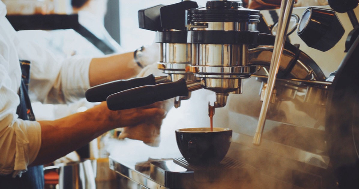 Cách làm nhân viên phục vụ cafe trên thực tế không khó
