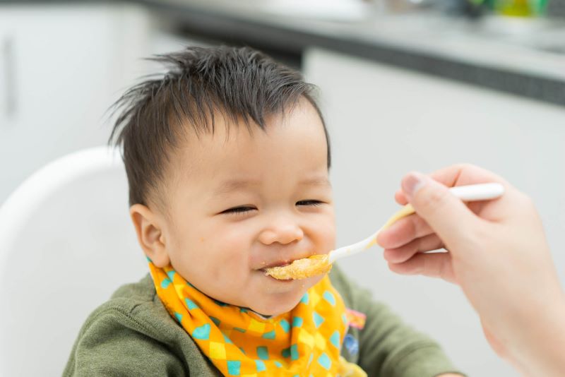 Trẻ từ 6 - 7 tháng tuổi ăn được yến mạch