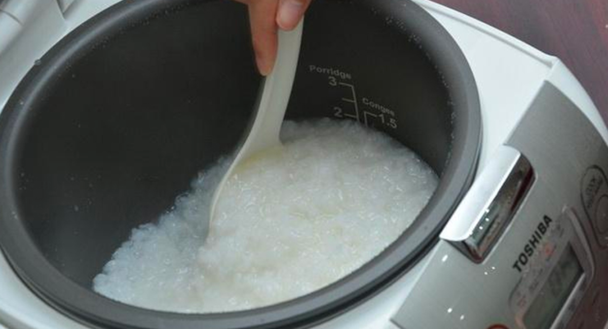 Cách nấu cháo trắng bằng nồi cơm điện dễ dàng