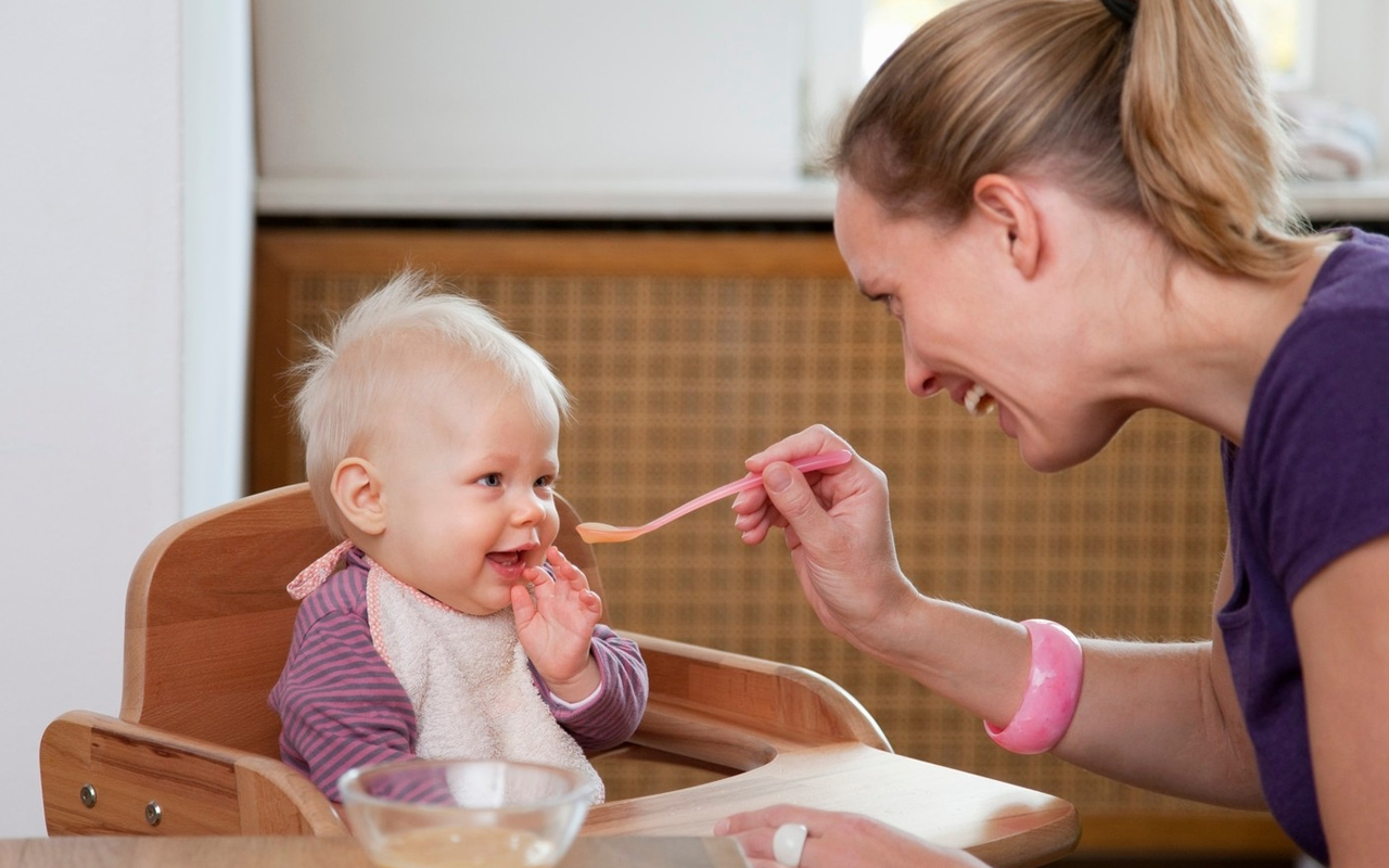 Trẻ có thể bắt đầu ăn cháo trứng gà bí đỏ từ 6 tháng tuổi