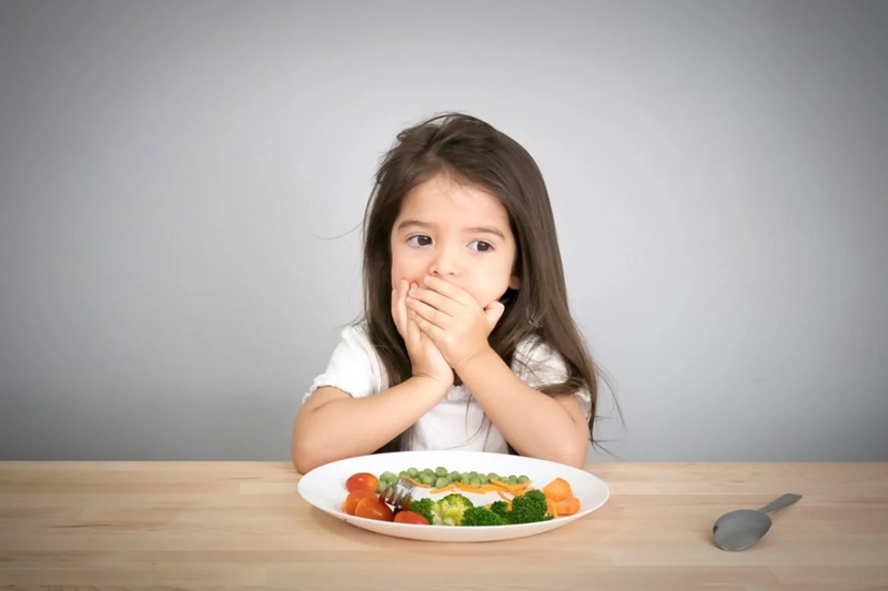 Trẻ nhỏ biếng ăn không nên ăn chè kê hạt sen