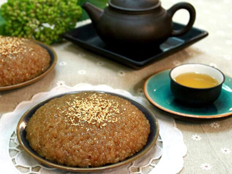 Chè kho gạo nếp là món chè thường xuyên được thấy trong ngày tết cổ truyền Việt Nam